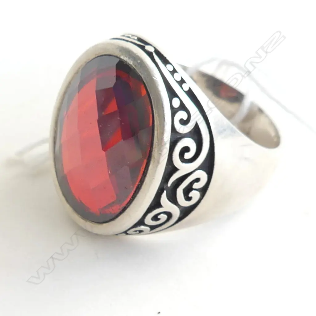 925 SILVER & LG RED STONE RING, SIZE X½ Image 1++