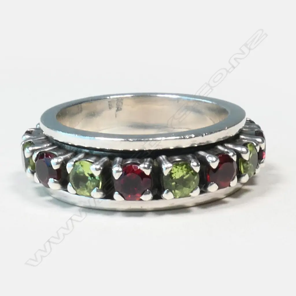 HEAVY STERLING SILVER PERIDOT & GARNET RING, STAMPED 925,  SIZE T Image 1++