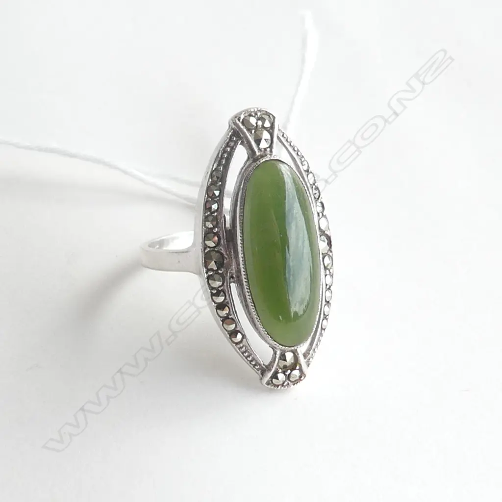 SILVER POUNAMU AND MARCASITE RING 4.9gm, SIZE O½ Image 1++
