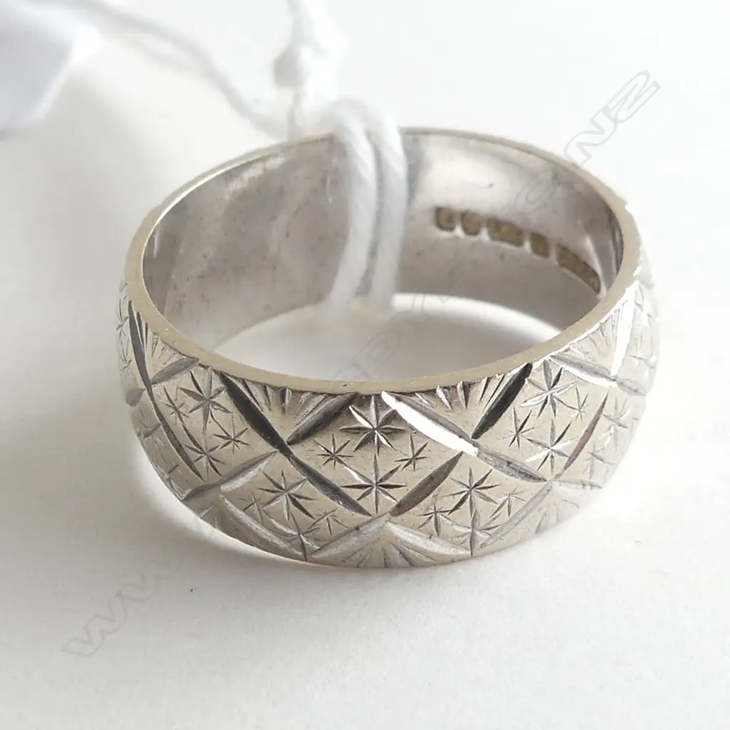 9ct. WHITE GOLD WEDDER 4.10gm, SIZE K Image 1++