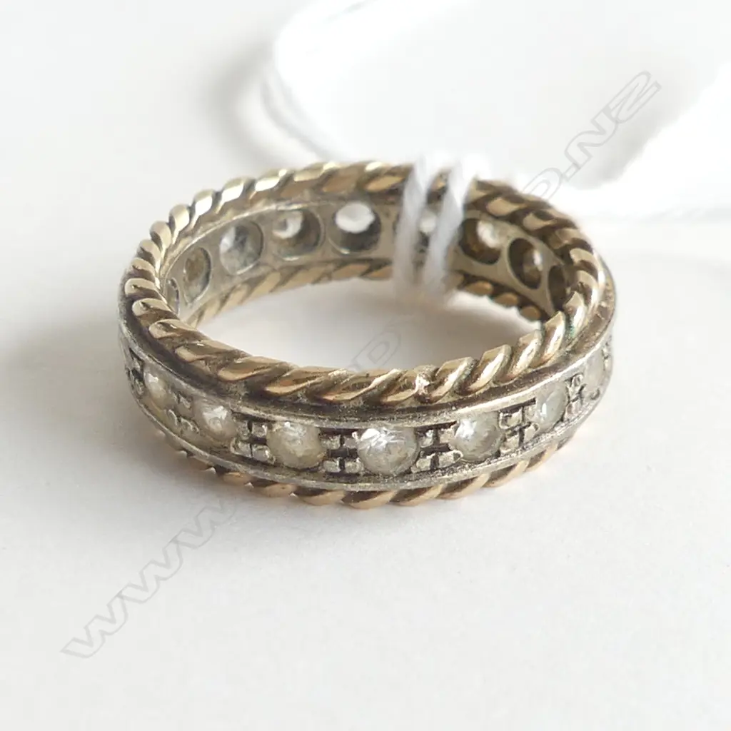 9ct. GOLD BAND WITH CZs 4gm, SIZE K Image 1++
