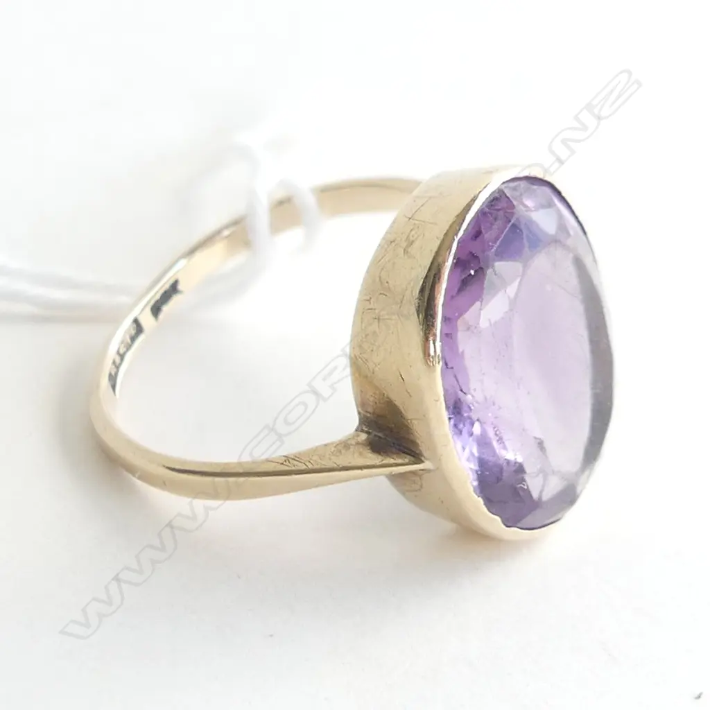 9ct. GOLD & AMETHYST RING 4.3gm., SIZE P Image 1++