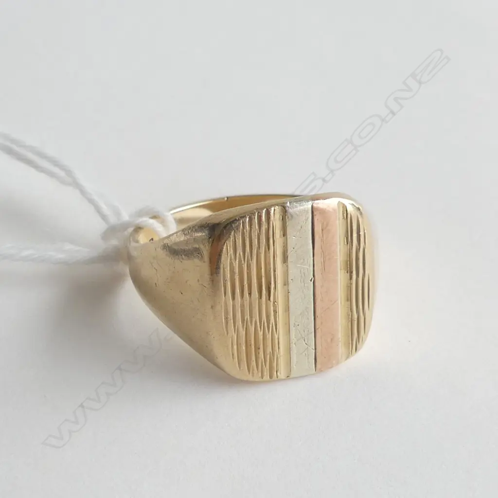 9ct. GOLD GENT'S SIGNET RING 6gm, SIZE O½ SPLIT SHANK Image 1++