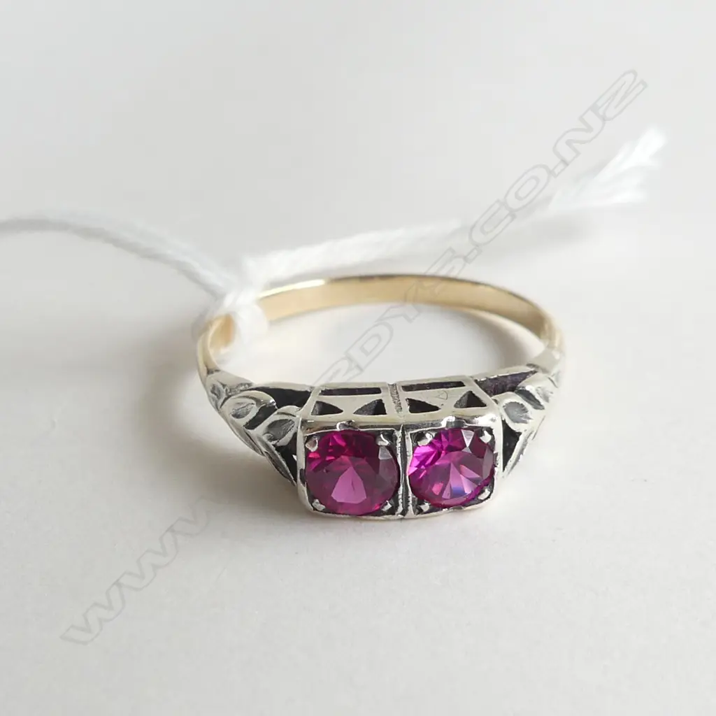 9ct. GOLD PINK STONE DRESS RING 2.1gm, SIZE M Image 1++