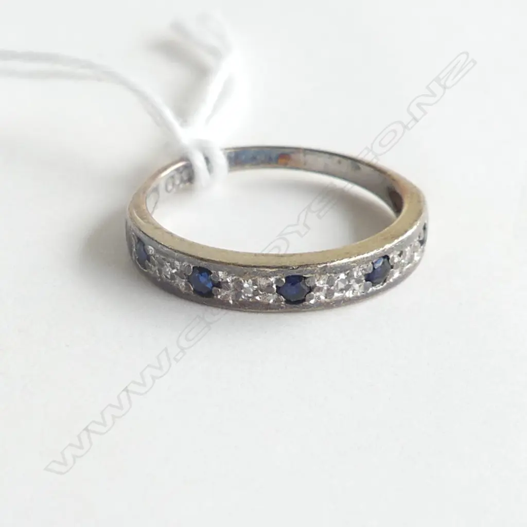 9ct. GOLD SAPPHIRE AND DIAMOND BAND 1.79gm, SIZE K Image 1++