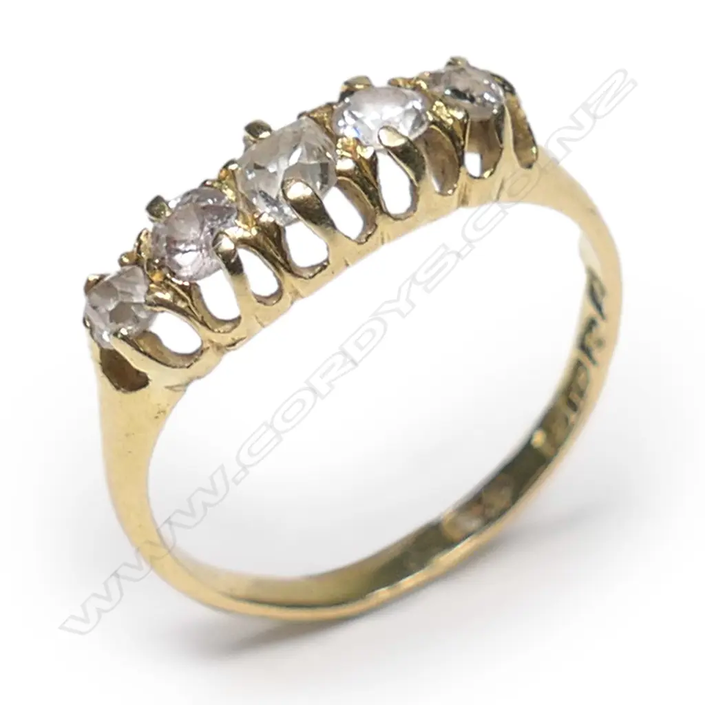 A vintage 18ct yellow gold and diamond ring, Image 1++