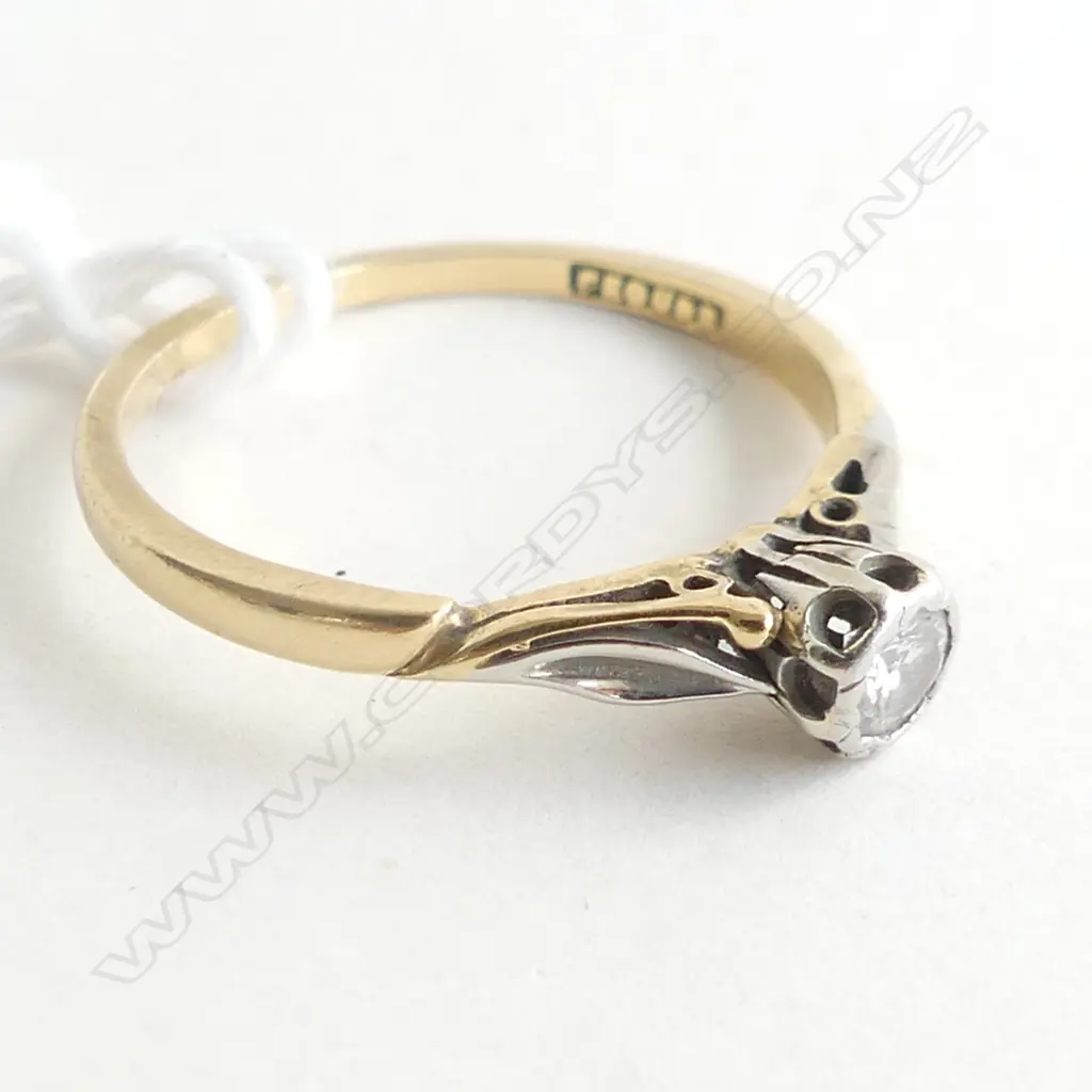 18ct GOLD BAND WITH OLD CUT DIAMOND RING WITH PLATINUM SETTING 1.8gm. SETTING A.F. Image 1++