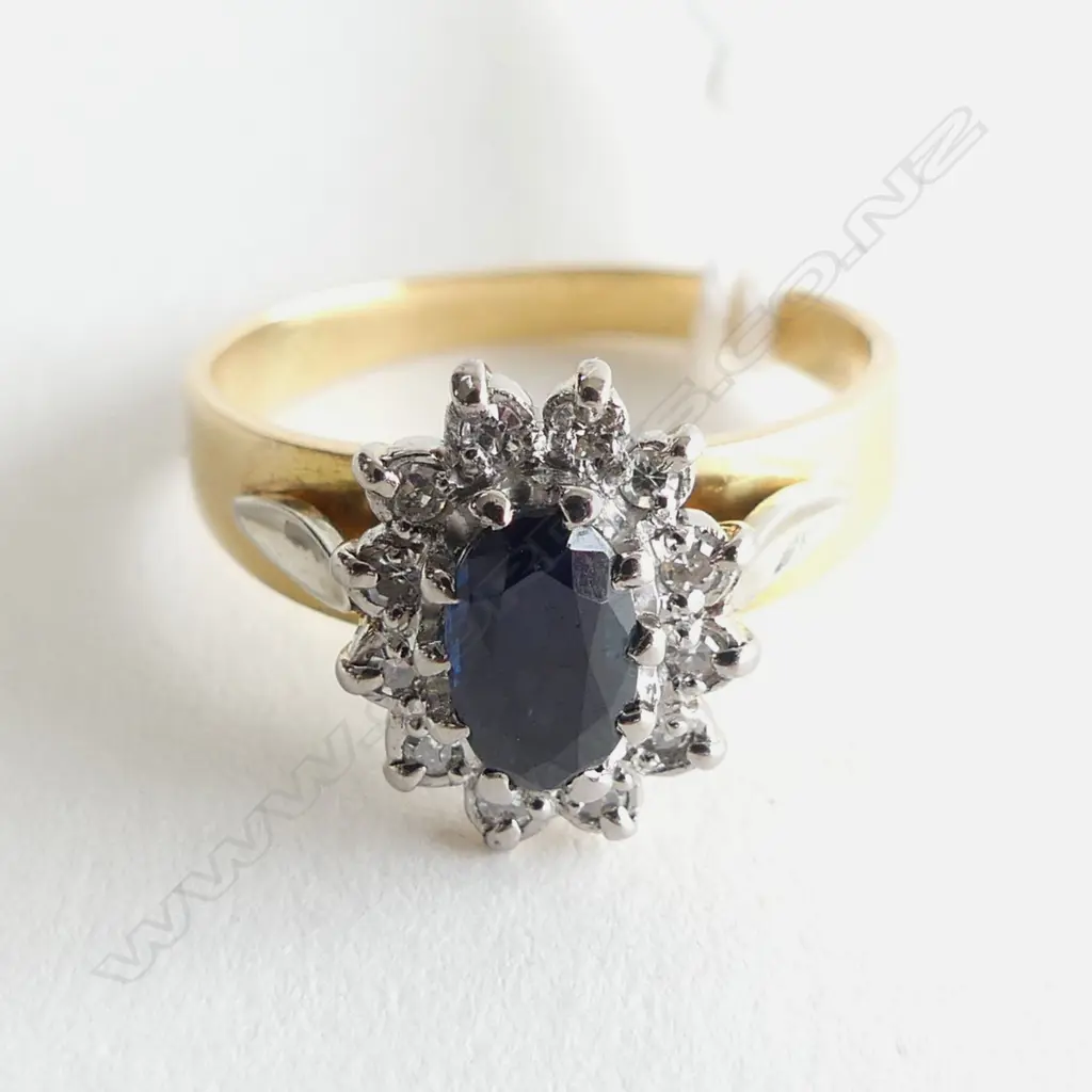 18ct. GOLD, SAPPHIRE AND DIAMOND CLUSTER RING, SIZE L Image 1++