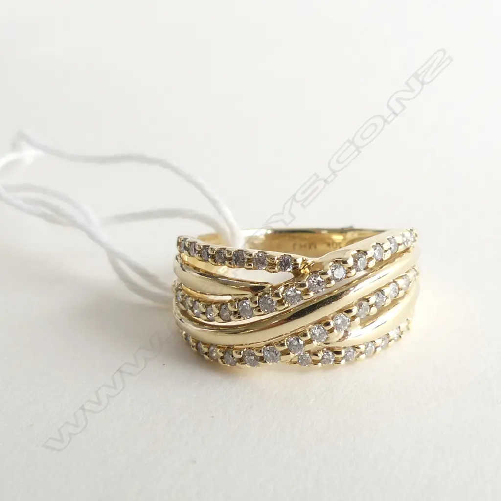 10ct GOLD MULTI DIAMOND RING - 44 diamonds 0.33TDW  Ring size I Image 1++