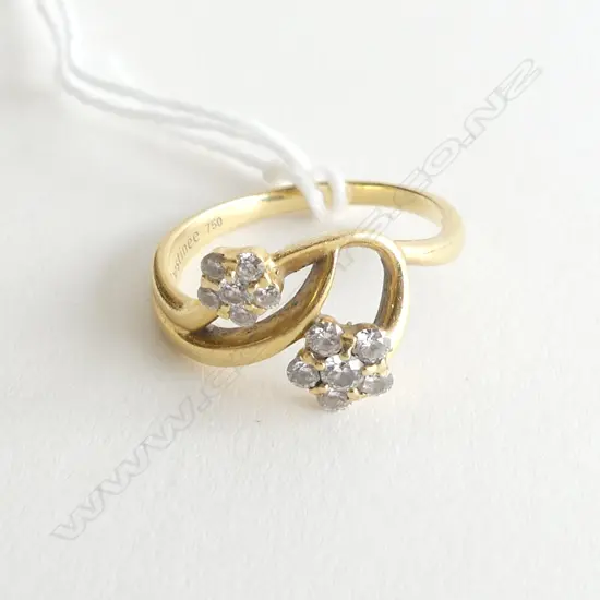 18ct. GOLD AND DIAMOND FLOWER RING, SIZE O