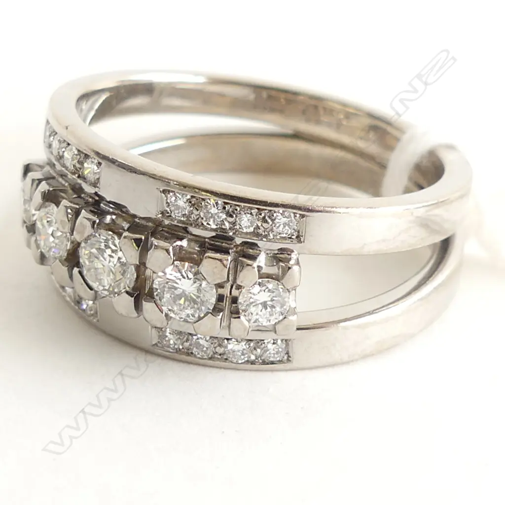 (56) 18ct. GOLD, 21 DIAMOND SET RING 11.8gm, SIZE T½ Image 1++