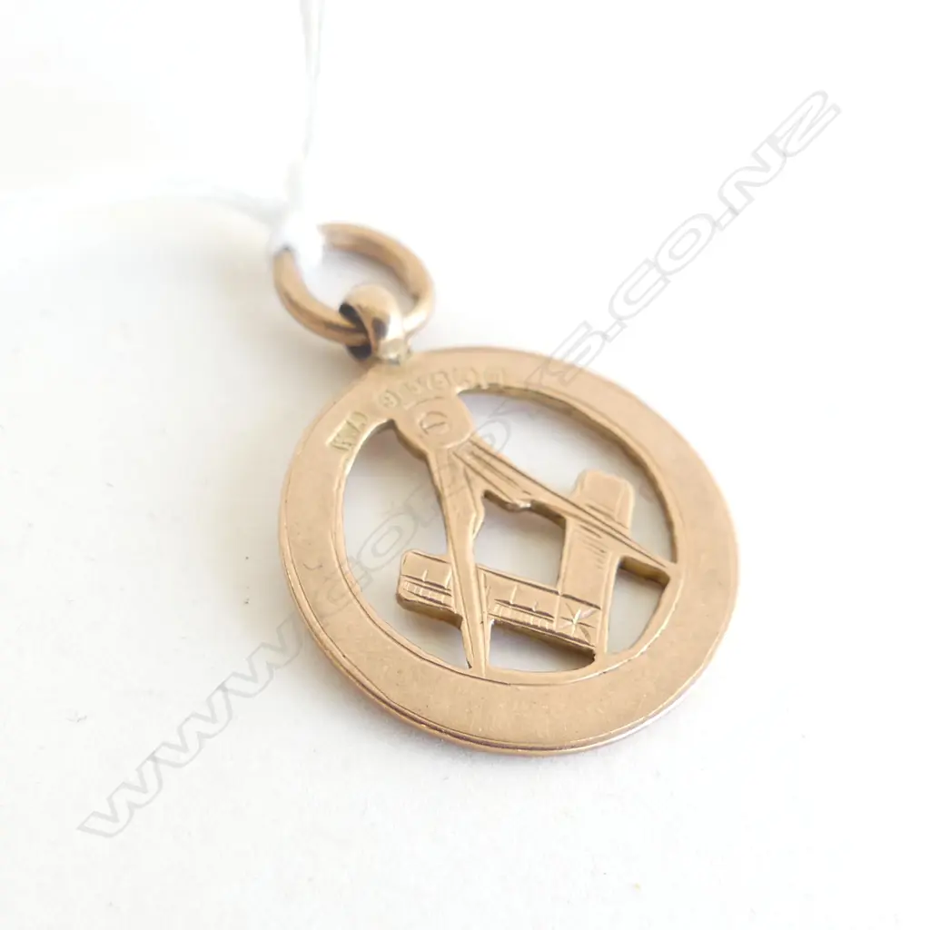9ct. GOLD MASONIC PENDANT 3gm. Image 1++
