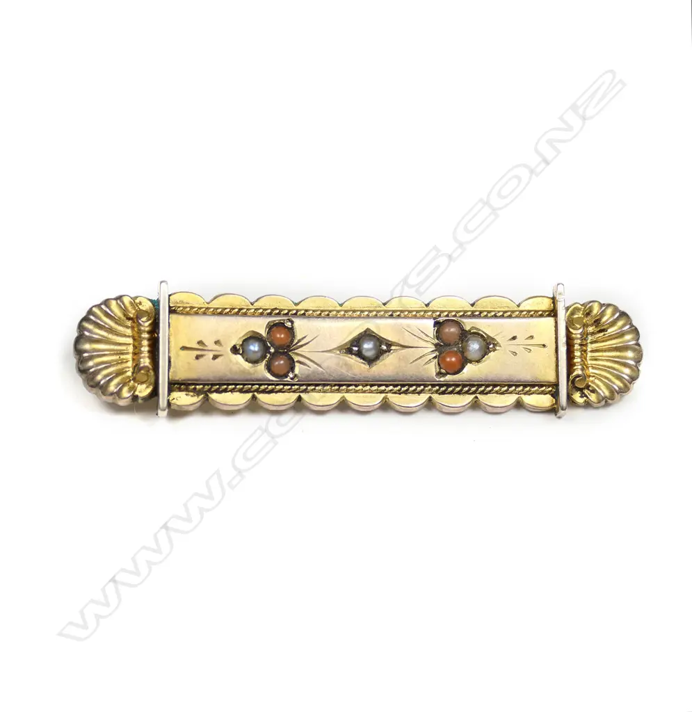 A Victorian 9ct gold coral and seed pearl brooch, Image 1++
