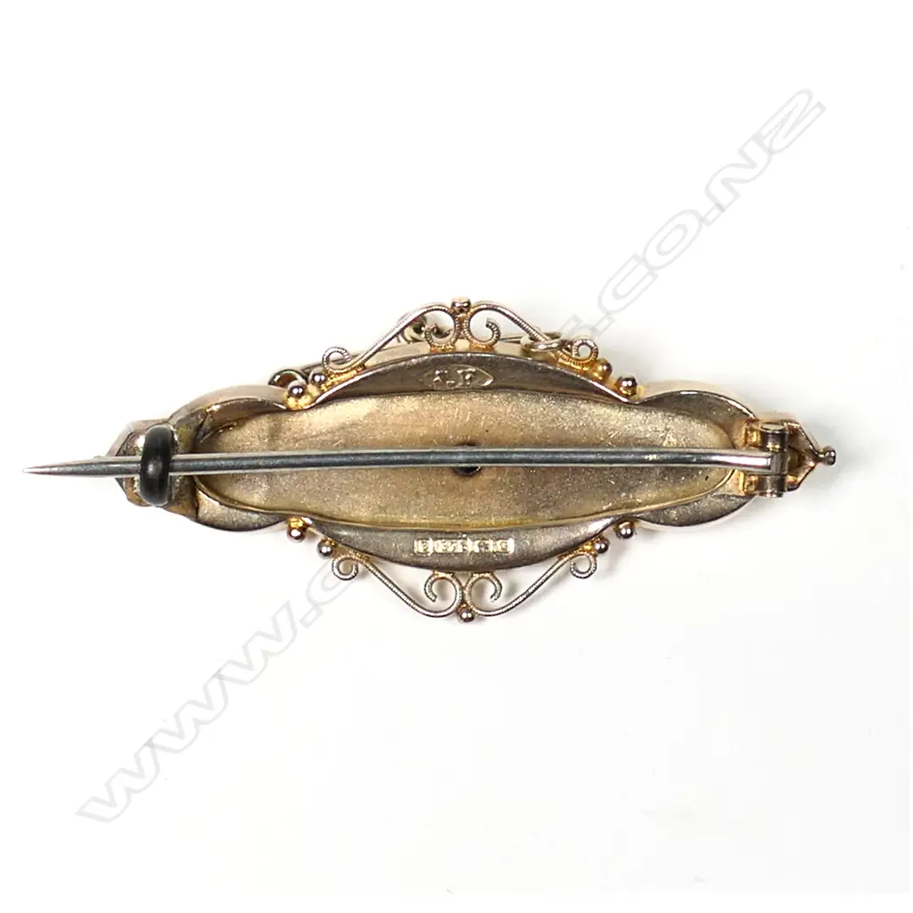A Victorian 9ct gold brooch, Image 1++
