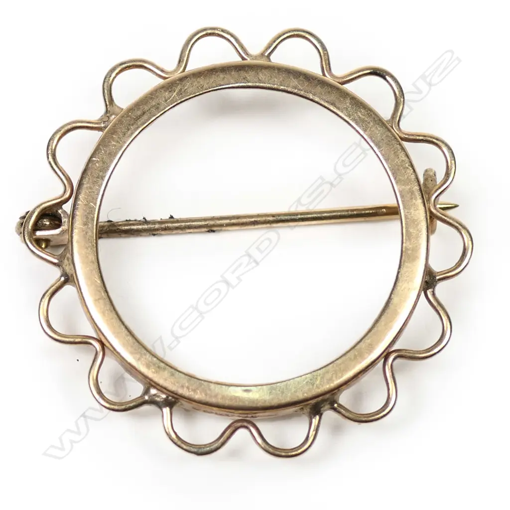 A vintage 9ct gold half sovereign mount, Image 1++
