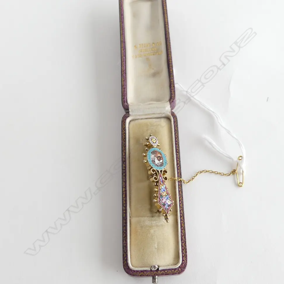 ITALIAN MICROMOSAIC GILDED BROOCH FLORAL WITH KING CHARLES SPANIEL 48x15(widest point) **RTV** Image 1++