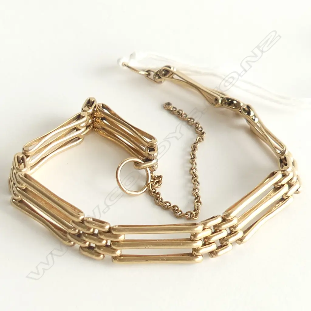 9ct. GOLD GATE BRACELET (needs clasp) 13gm Image 1++