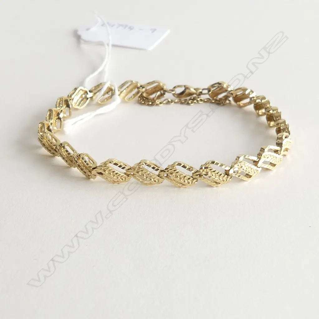 9ct. GOLD TEXTURED LINK BRACELET 11gm Image 1++