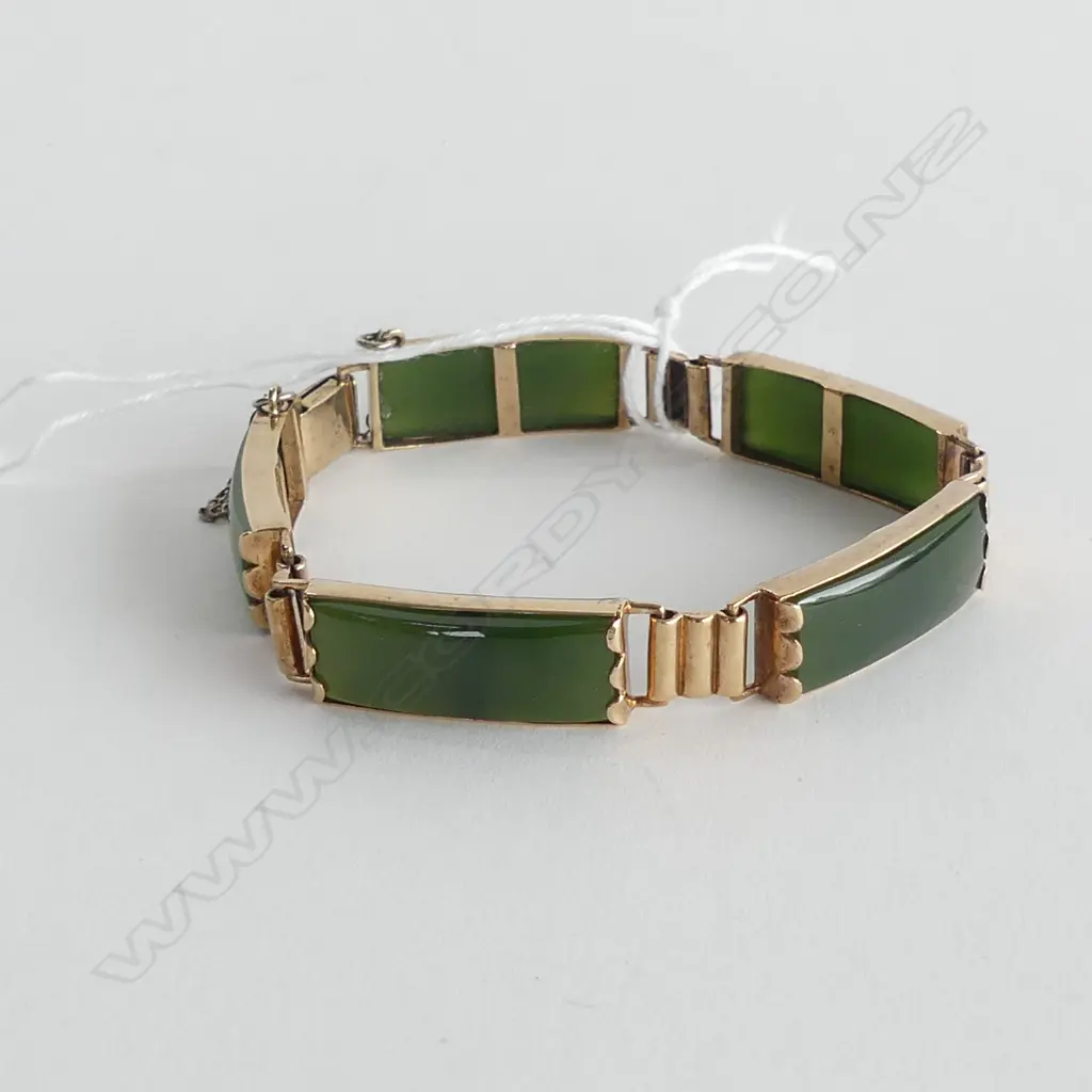 QUALITY 9ct. GOLD AND DARK POUNAMU BRACELET Image 1++