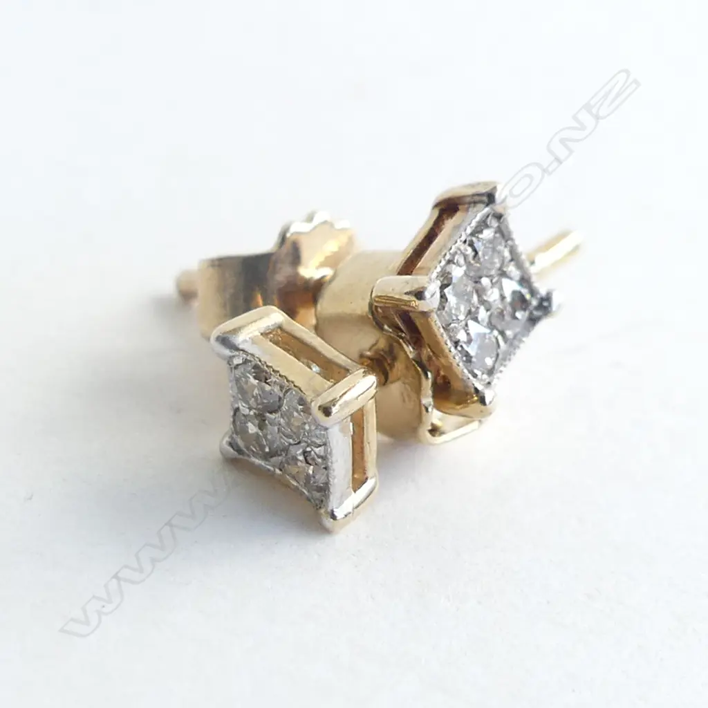 9ct. GOLD & 4 ROUND DIAMONDS IN A SQUARE SETTING STUD EARRINGS . 8gm. Image 1++
