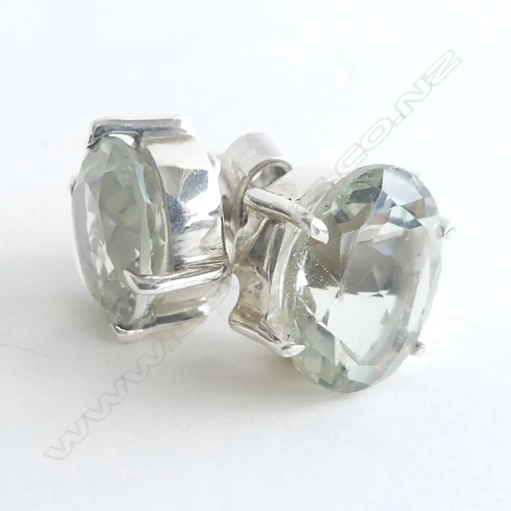 GREEN AMETHYST & .925 SILVER STUD EARRINGS Image 1++
