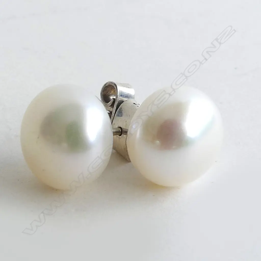 PEARL & .925 SILVER STUD EARRINGS Image 1++