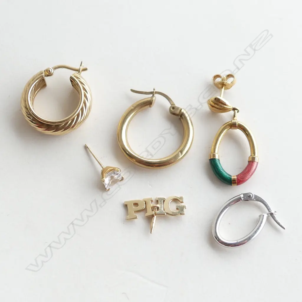 ASST. SCRAP GOLD; 18ct & 9ct. 4.4gm. Image 1++