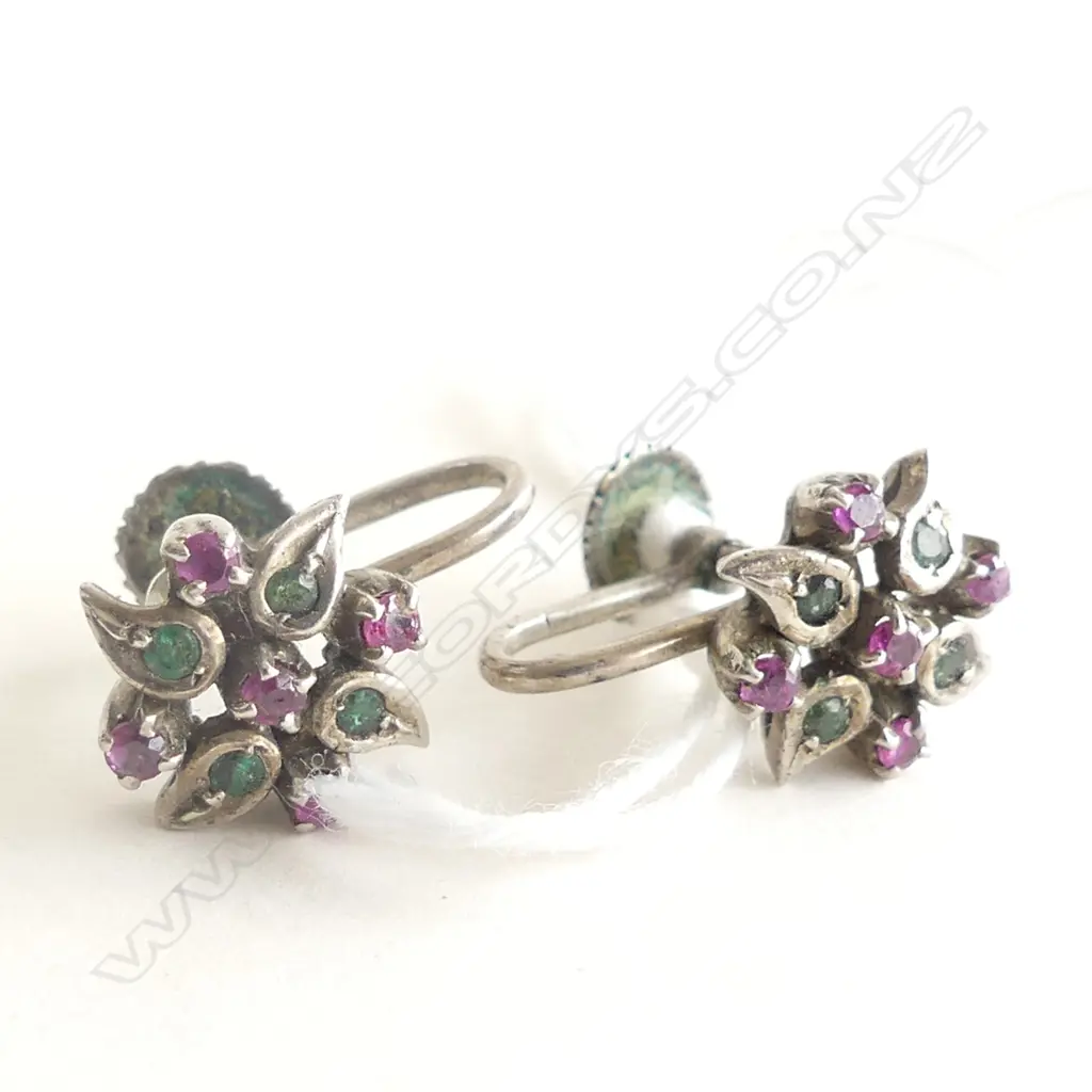 VINTAGE SILVER EMARALD & RUBY ? STAR BURST EARRINGS Image 1++