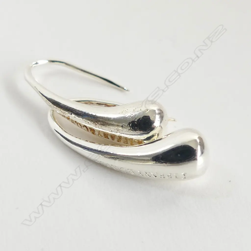 TIFFANY & CO .925 SILVER TEARDROP EARRINGS Image 1++
