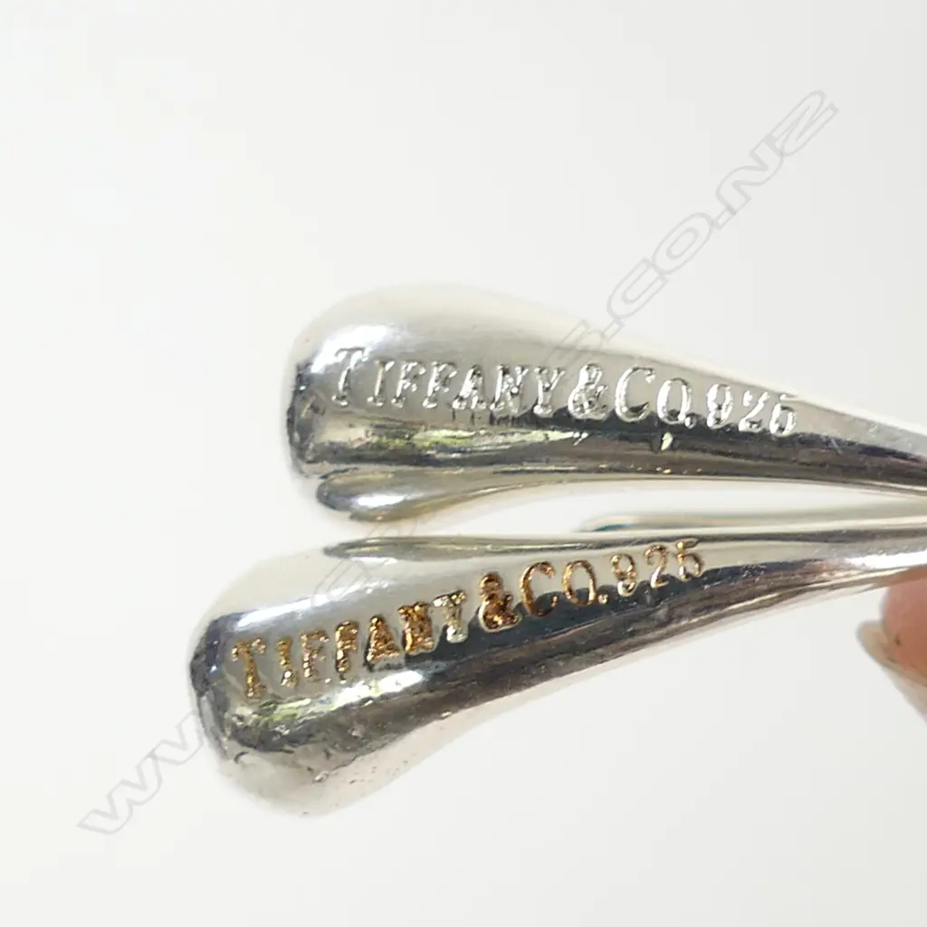 TIFFANY & CO .925 SILVER TEARDROP EARRINGS Image 1++