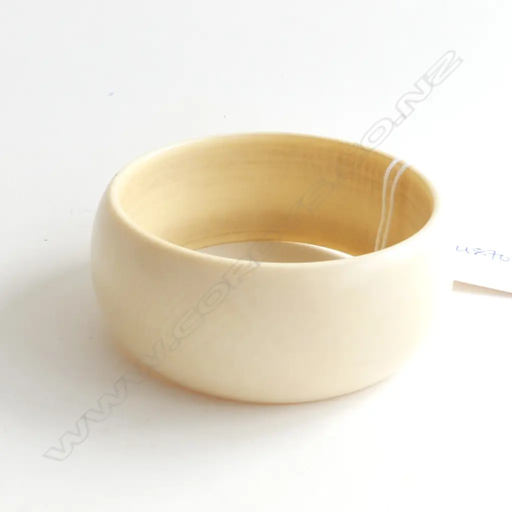 IVORY BANGLE, INTERNAL Dia.65mm Image 1++