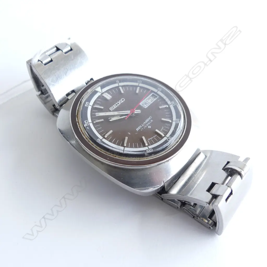1970s SEIKO GENT'S BELL-MATIC 17 JEWEL WRISTWATCH. Running Image 1++