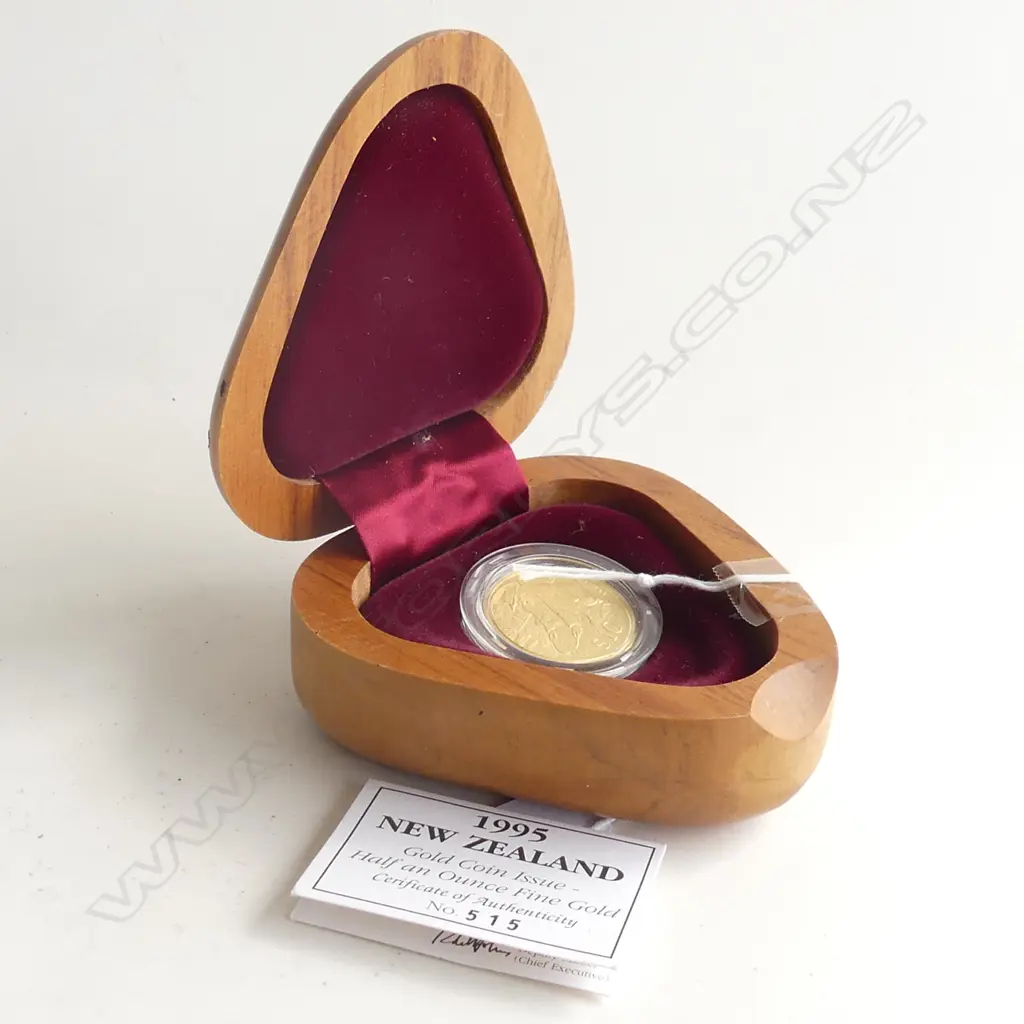  ½oz FINE GOLD 0.999 COIN, 1995, NZ$10  'GOLD FEVER'. 15.55 gm. LTD ED. 600, IN BOX Image 1++