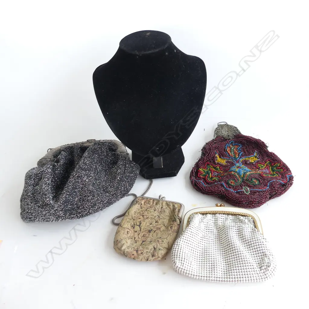 OLD BEADED, LUREX BAG & GLOMESH PURSE & NECKLACE STAND Image 1++