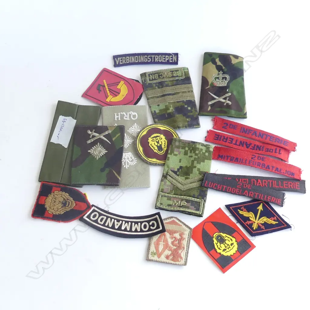 BAG ASST OLD CLOTH BADGES Image 1++