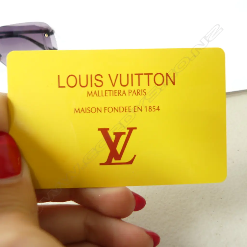 PR LOUIS VUITTON SUNGLASSES, CASED Image 1++