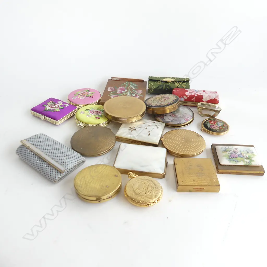 ASST OLD COMPACTS, ETC. Image 1++