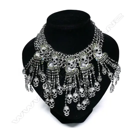 SPECTACULAR COSTUME MULTI SKULL DROP NECKLACE