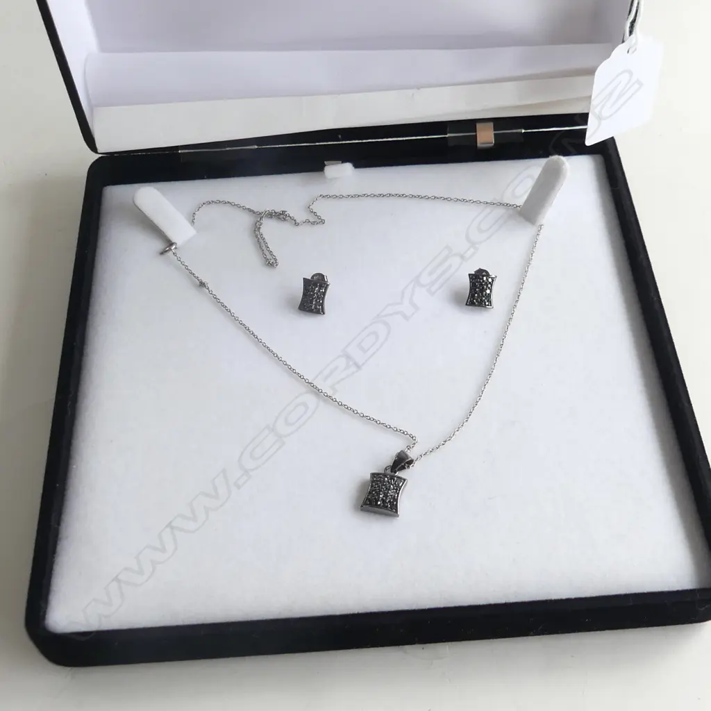 MARCASITE PENDANT & CHAIN WITH PR MATCHING STUD EARRINGS Image 1++