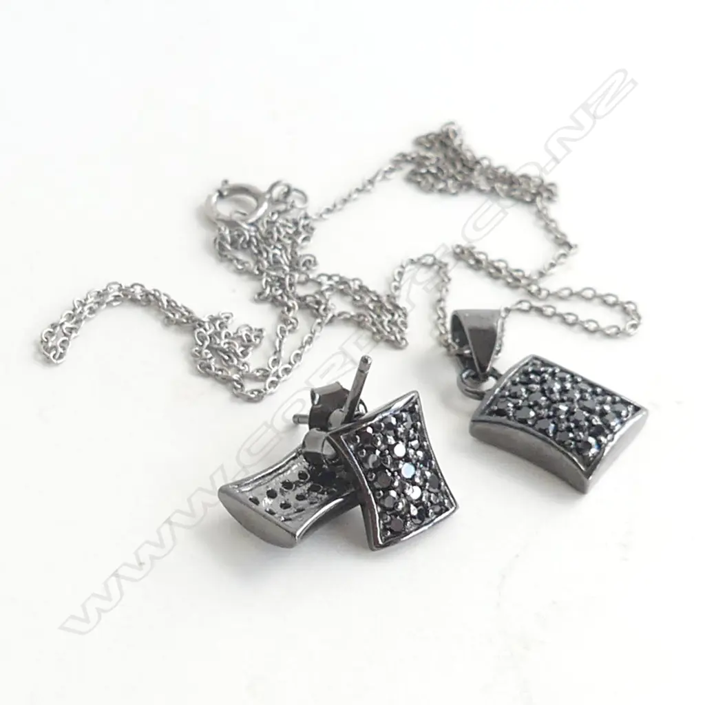 MARCASITE PENDANT & CHAIN WITH PR MATCHING STUD EARRINGS Image 1++