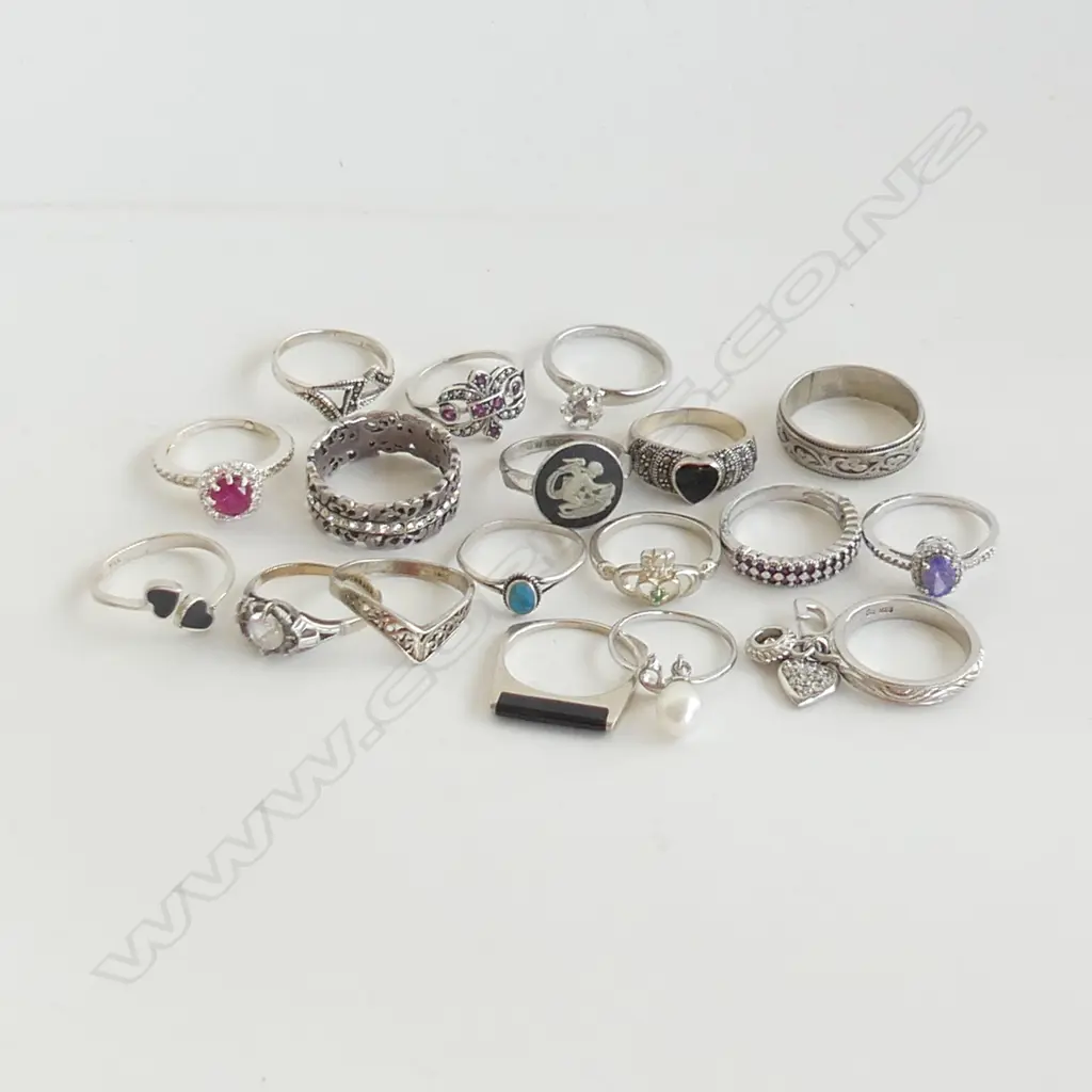 18 STG COSTUME RINGS 50gm. Image 1++