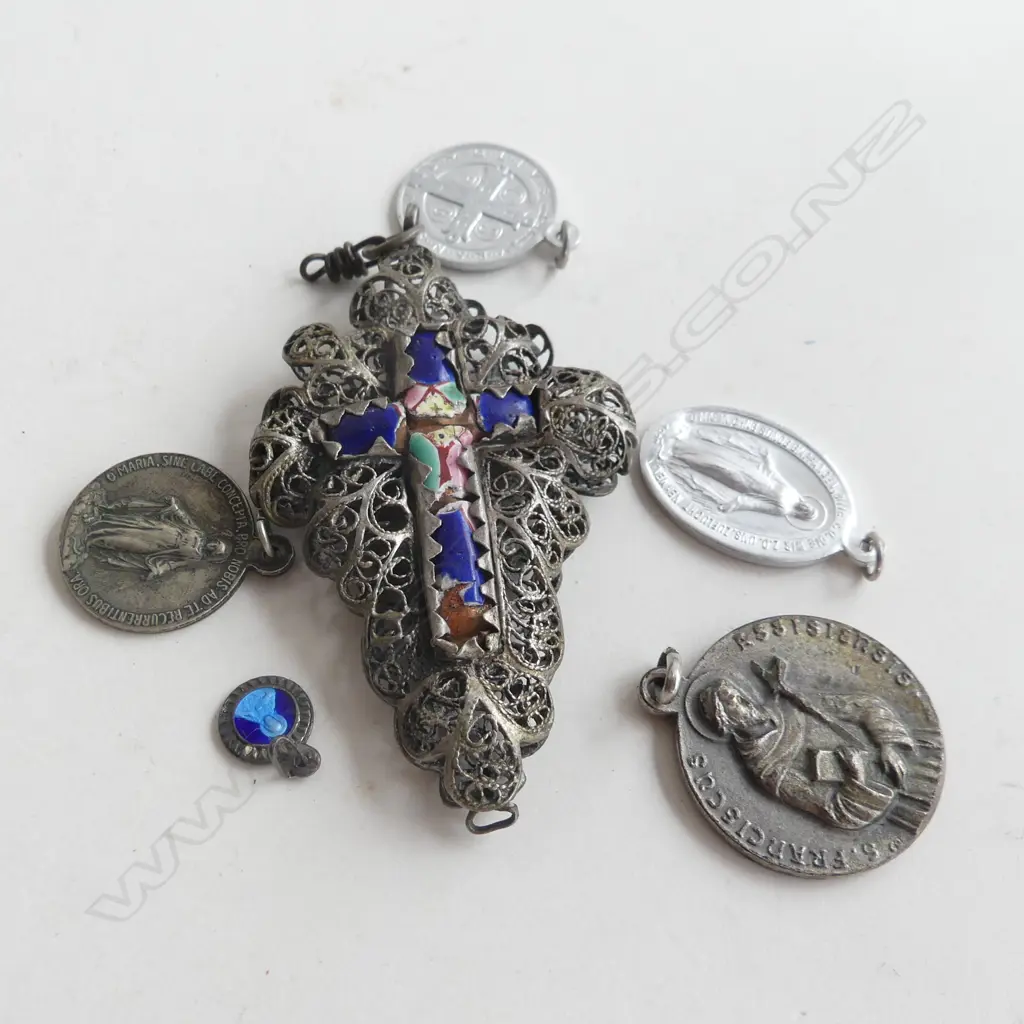 5 ASST VINTAGE RELIGIOUS PENDANTS + ORNATE FILIGREE PENDANT WITH CERAMIC CROSS Image 1++