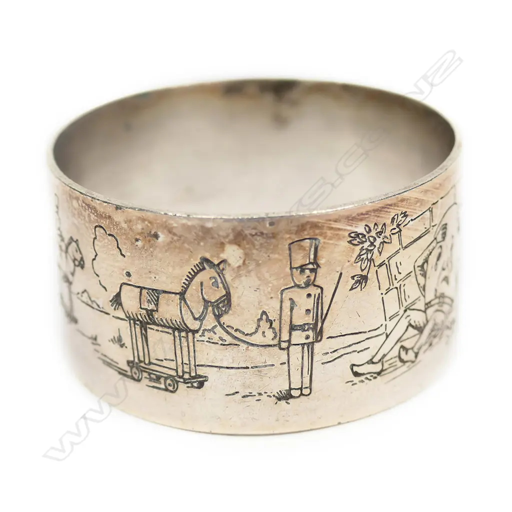 A vintage EPNS child's Humpty Dumpty napkin ring, Image 1++