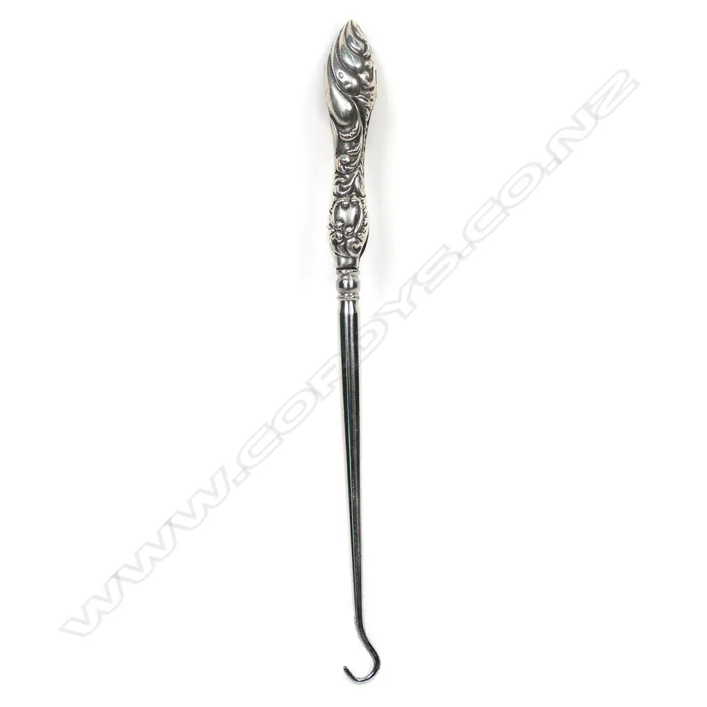 An Edwardian silver button hook Image 1++