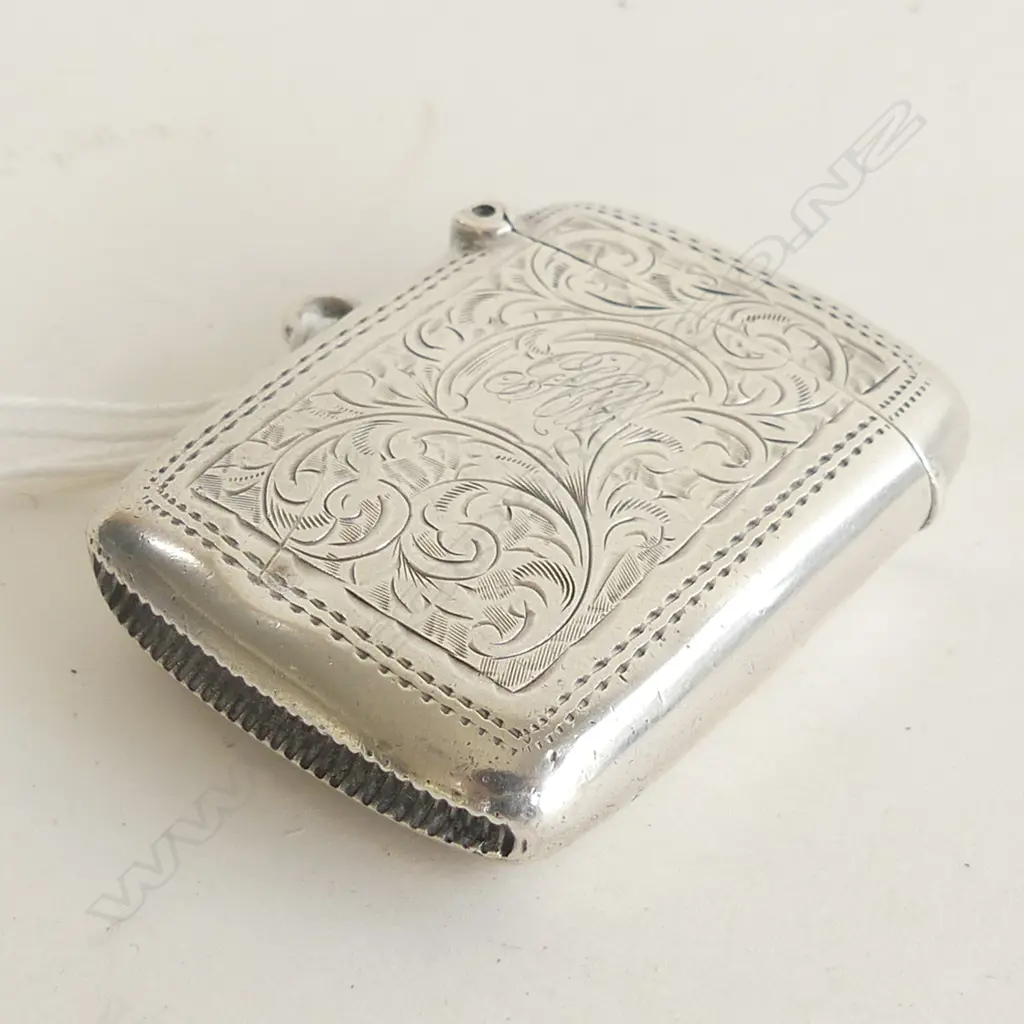 EDWARDIAN SILVER SCROLL ENGRAVED VESTA suspension loop Birm.1905 Image 1++