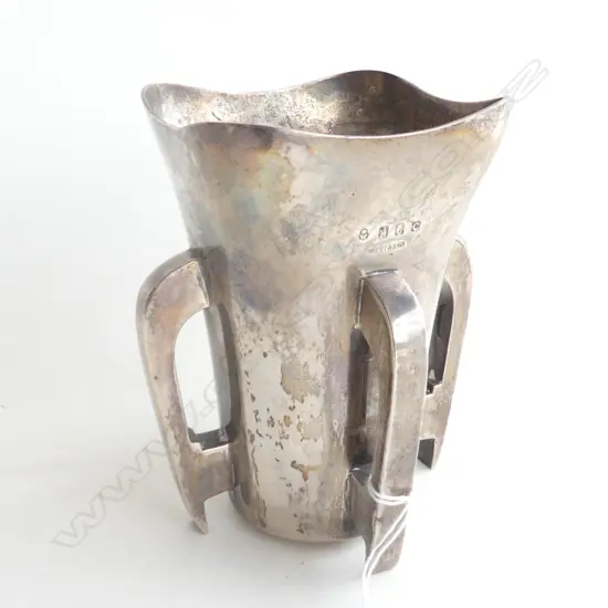 IRISH SILVER VASE w. DEMI-BOAR CREST; WEST & SONS DUBLIN 1918. H.130mm 335gm.