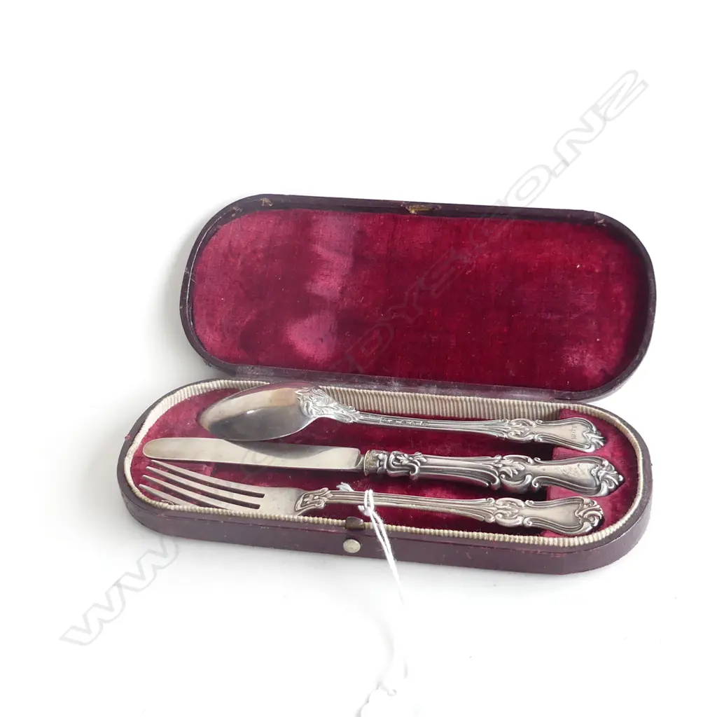 SET OF 3 VICTORIAN CHILDS STG CUTLERY, CASED Image 1++