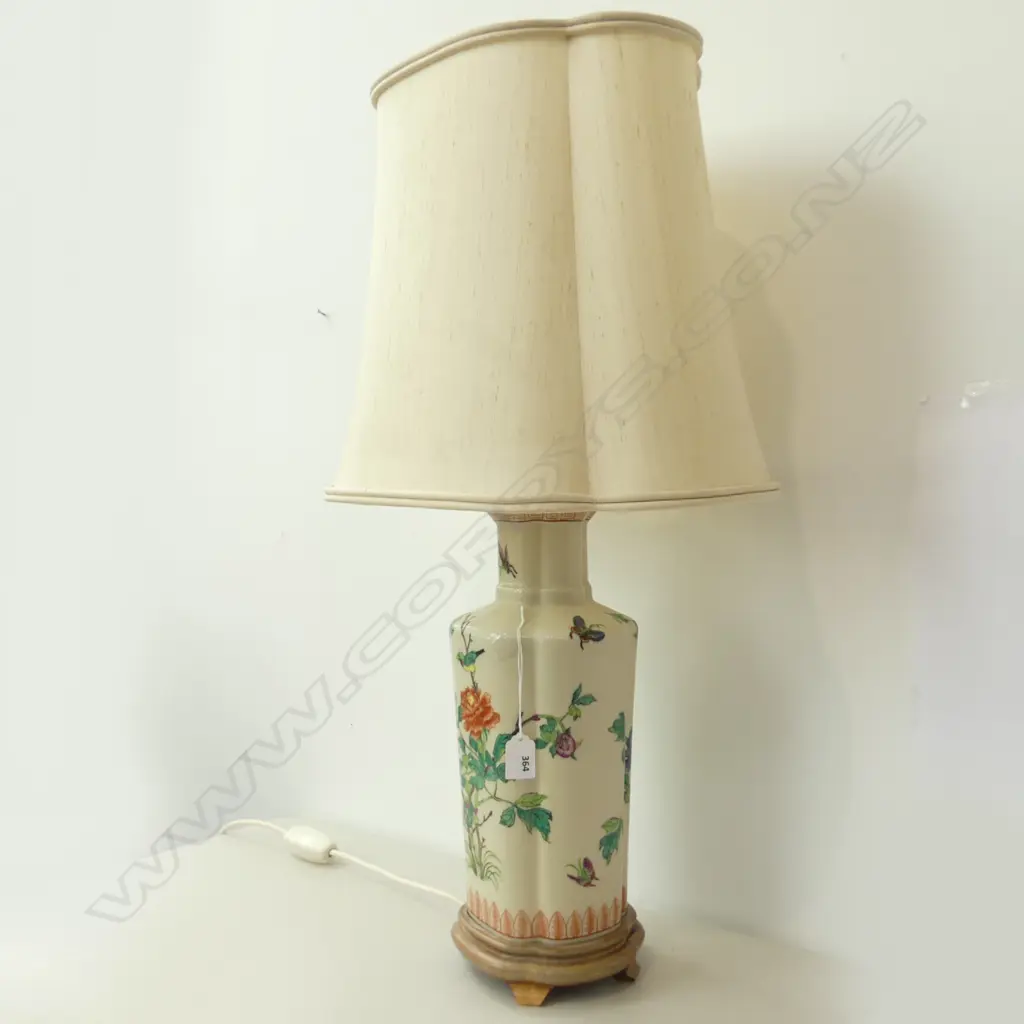 ORIENTAL LAMP w. SILK SHADE (damage to shade) H.770mm Image 1++