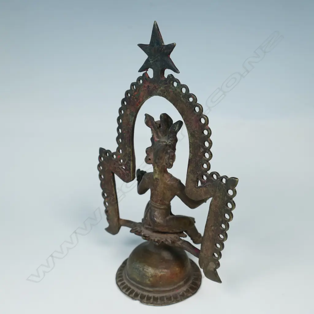 AN INDIAN BRONZE STATUETTE, A FIGURE WITH HANDS IN GYAN MUDRA SEATED BENEATH AN ARCH, ON DOMED PLINTH BASE… Image 1++