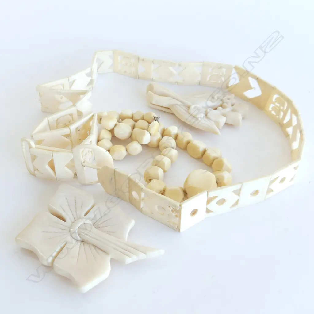 3 PCS IVORY JEWELLERY; 2 BUCKLES & BEADED NECKLACE & BONE BELT Image 1++